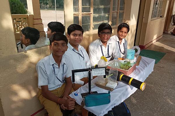 A science exhibition organised at Maharishi Vidya Mandir, Deri Road, Chhatarpur, on 10th Nov 2023. The event showcased various robotics technologies, including a robot descended from Chandrayaan, hydraulic machines, sensor-equipped shoes for the visually impaired, and automatic grass cutters.