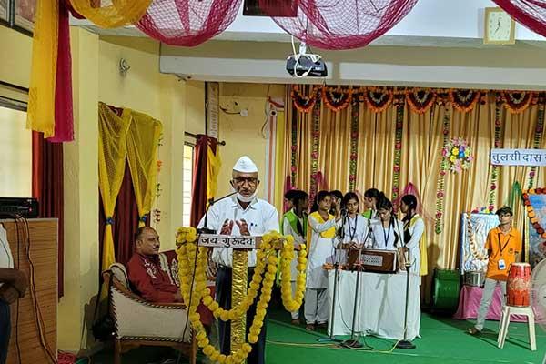Organized on the occasion of Tulsidas Jayanti at Maharishi Vidya Mandir, Deri Road, Chhatarpur. In which all the office bearers and artists of Shri Annapurna Ramlila Samiti were present.